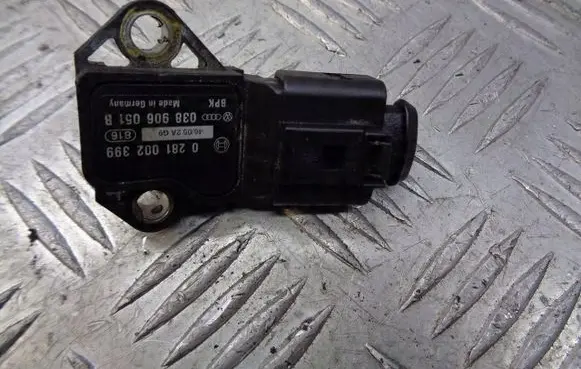 Volkswagen Golf V Air pressure sensor 0281002399