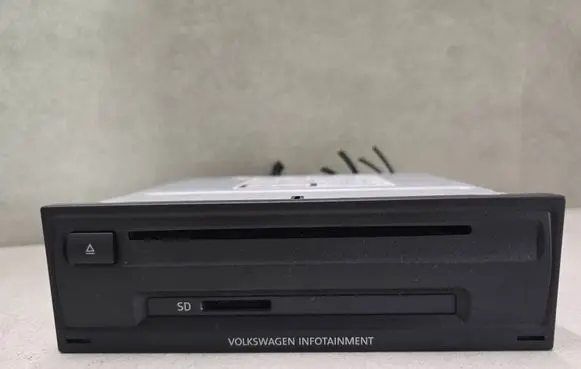 Radio/CD/DVD/GPS head unit