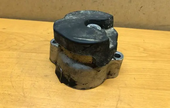 Honda Accord Engine mount bracket