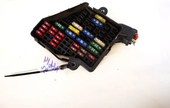 Volkswagen PASSAT B5 Fuse box set 8d1941824