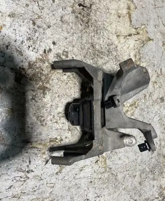 Engine mount bracket