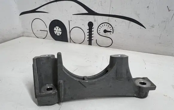 Toyota RAV 4 (XA50) Engine mounting bracket 