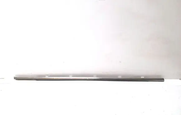 KIA Sorento Front door glass trim molding 