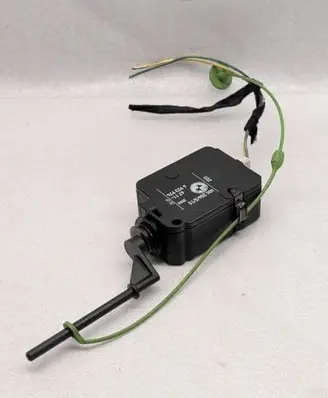 BMW X5 E53 Fuel tank cap lock motor 6923974 406204313