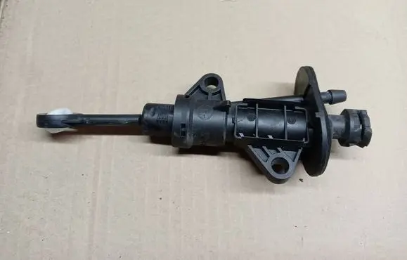 Volkswagen Golf VII Clutch master cylinder 5Q0721388G