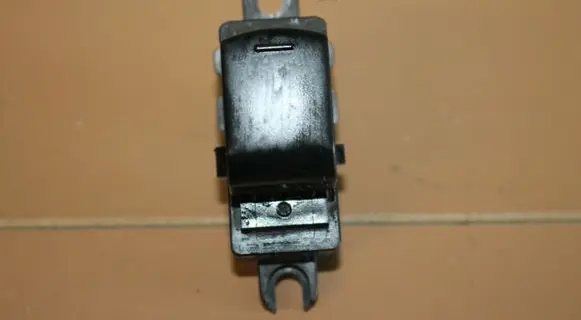 Nissan Qashqai Electric window control switch 25411JD000