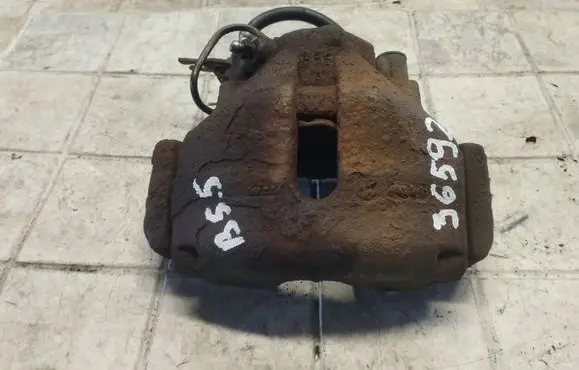 Volkswagen PASSAT B5.5 Front brake caliper