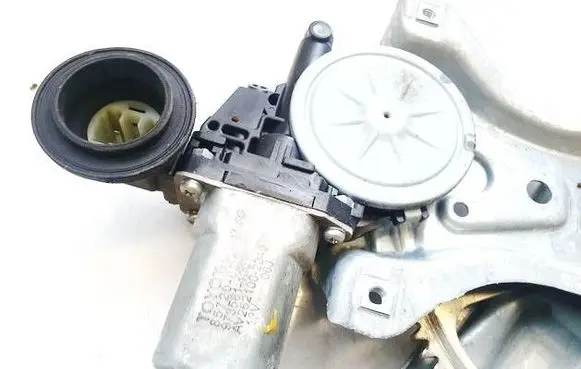 Toyota Auris 150 Rear door window regulator motor 857200D120