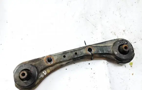 Honda CR-V Engine mount bracket