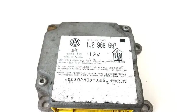 Volkswagen PASSAT B5 Airbag control unit/module 1J0909607