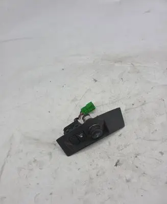 Volvo V50 ESP (stability program) switch 8691530 04M05T