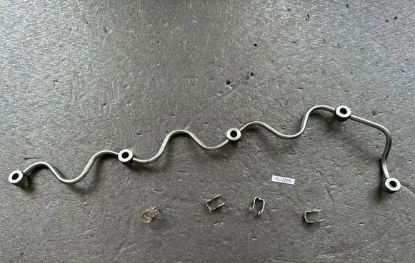Nissan Patrol Y61 Fuel injector supply line/pipe 166702W201 166352W200