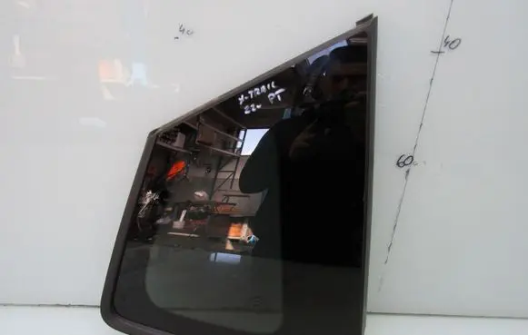 Nissan X-Trail T33 Front triangle window/glass XTRAIL