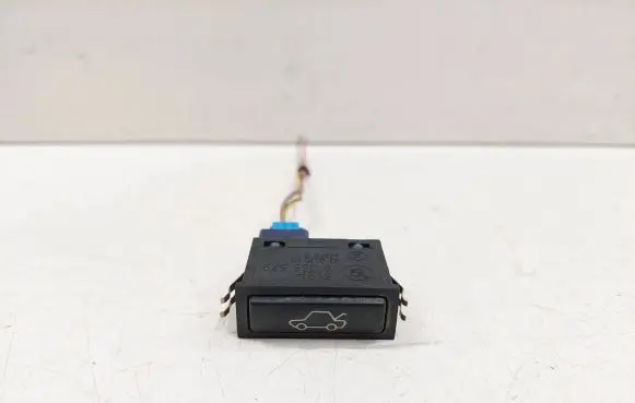 BMW X5 E53 Tailgate opening switch 8365579 61318365579