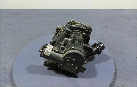 Thermostat/thermostat housing