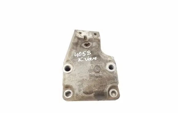 Engine mounting bracket