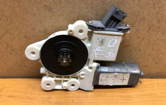 Toyota Avensis T250 Rear door window regulator motor 999060102 992045100