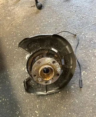 BMW X5 E70 Rear wheel hub 6770984