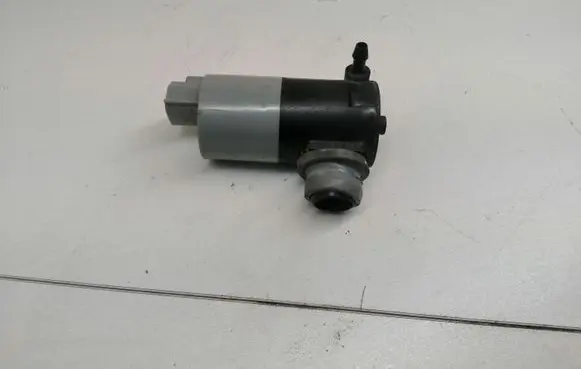 Toyota Avensis T250 Headlight washer pump 30892 100528A 670669
