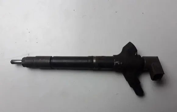 Toyota RAV 4 (XA40) Fuel injector 236700R101