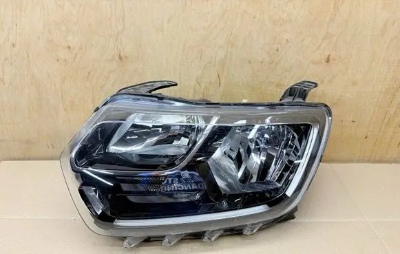 Dacia Duster II Headlight/headlamp 260609367R 676512161 10112020