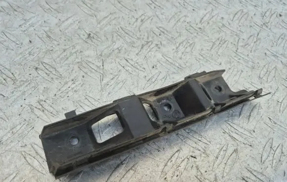 Volkswagen PASSAT B6 Front bumper mounting bracket 3C0807184