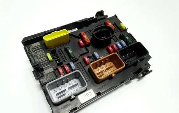 Citroen C4 I Fuse module 9661087080