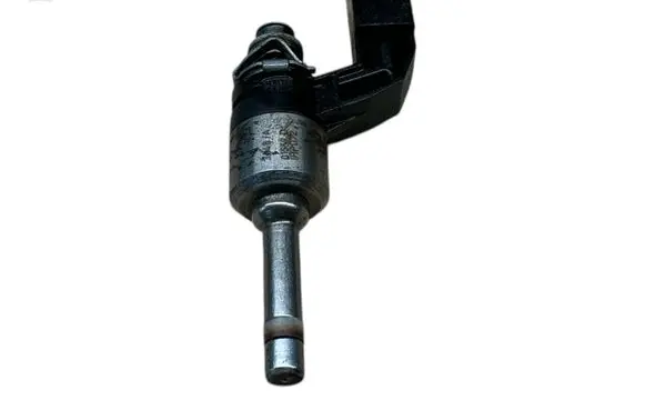 Volkswagen Golf VI Fuel injector 03C906036F