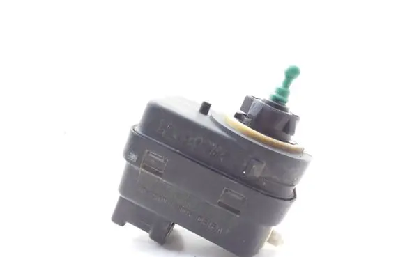 Headlight level adjustment motor