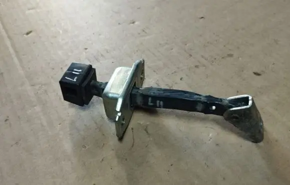 Peugeot 4007 Rear door check strap stopper