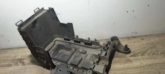 Battery tray