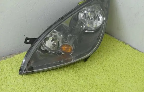 Mitsubishi Colt Headlight/headlamp MR957345