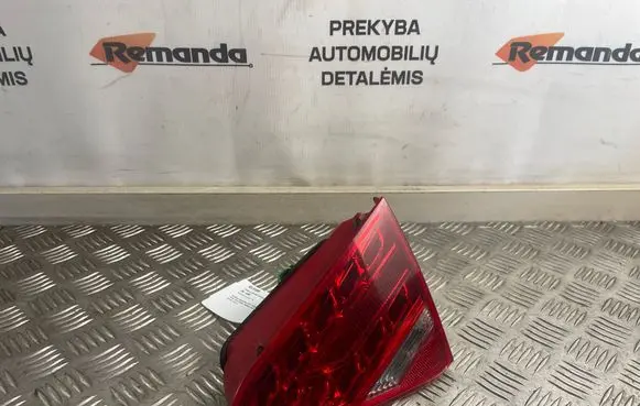Tailgate rear/tail lights