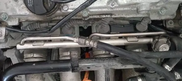 Volkswagen PASSAT B5 Fuel main line pipe 056133551F