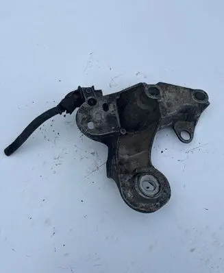 Audi A4 S4 B7 8E 8H Engine mounting bracket 8E0199352F