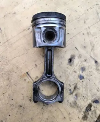 Renault Trafic III (X82) Piston with connecting rod 080340