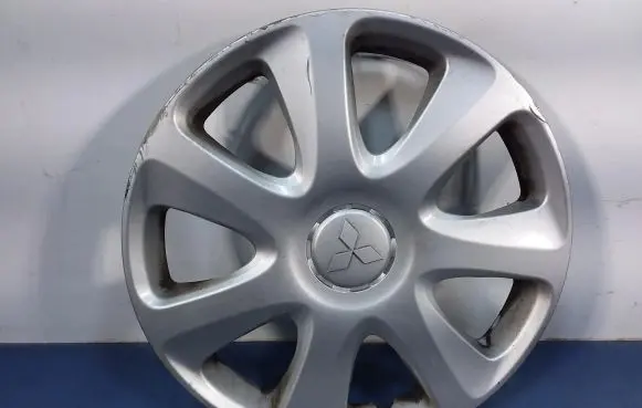 Mitsubishi Lancer VIII R17 wheel hub/cap/trim A364A