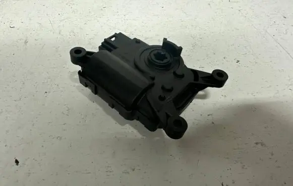 Skoda Superb B8 (3V) Air flap motor/actuator 2Q0907511F CZ1168900921 3093919M