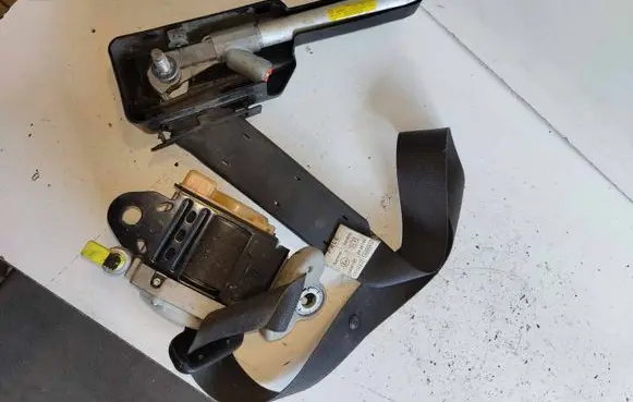 Nissan X-Trail T31 Engine mounting bracket 1036956