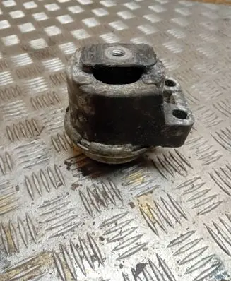 Ford Mondeo MK IV Engine mount bracket
