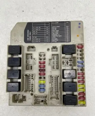 Nissan Note (E11) Fuse module 284B7AX62A 6F19 R1313