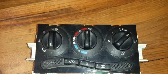 Mercedes-Benz A W168 Climate control unit 1688300485 Q140800
