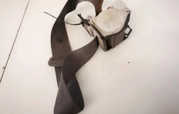 Mazda 323 F Rear seatbelt 0427189 b0061868
