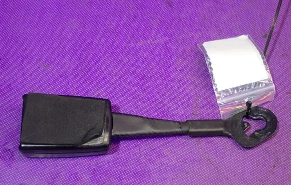 Audi A4 S4 B6 8E 8H Front seatbelt buckle