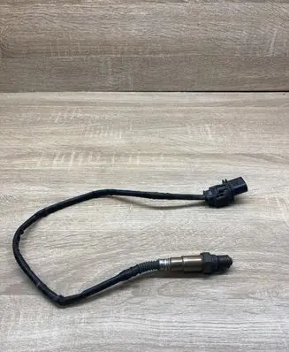 Volkswagen PASSAT B7 Lambda probe sensor 03L906262 0281004085