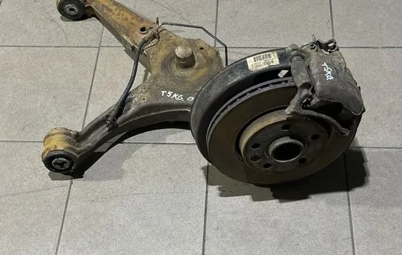 Rear wheel hub spindle/knuckle