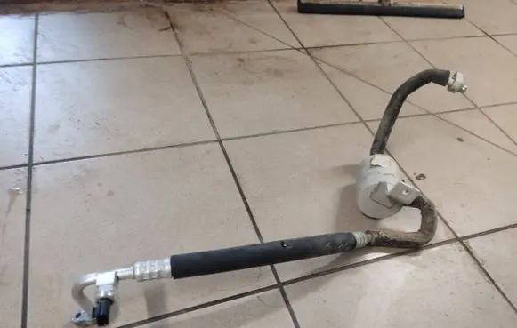 Hyundai Kona I Air conditioning (A/C) pipe/hose