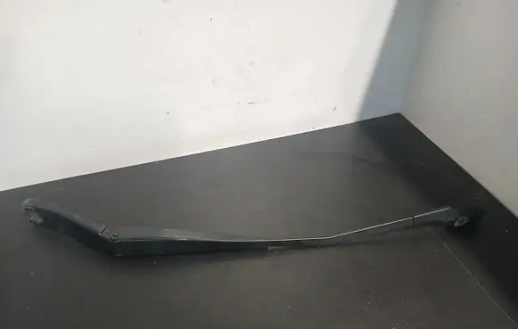 Volvo XC70 Front wiper blade arm 30796035