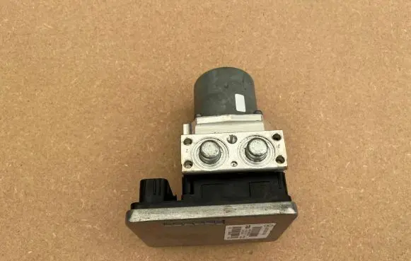 Mercedes-Benz C W205 ABS Pump A2059005048