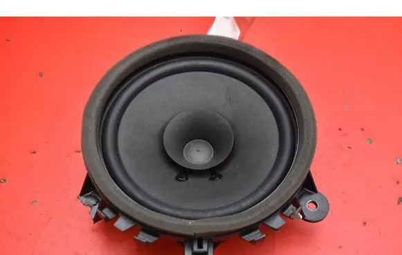 Volvo V70 Subwoofer speaker 30657444